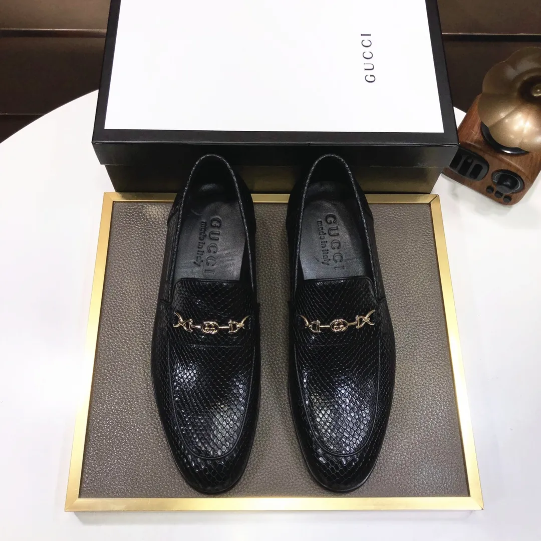 Men's shoes💰500💰Italy's top luxury men's shoe giant (GUCCI) (Gucci) (full cowhide lining) new arrival🍃Original European style🔰 Pleasant to the eye😍In order to make the shoes more durable and non-deformable🌀The production continues to follow traditional methods but there is still no lack of innovation💪Choose original sheepskin for the leather♻️ Smooth and natural And extra bright ⭐Made of imported cowhide, the first choice of rich people 38-45 (45 customized)